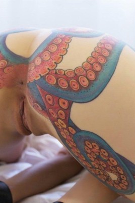 Порноактриса с татуировкой осьминога (71 фото)