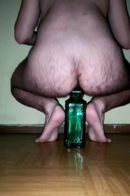 Мужик сел на бутылочку порно (67 фото)