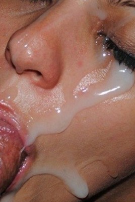 Густая сперма во рту девушки в порно