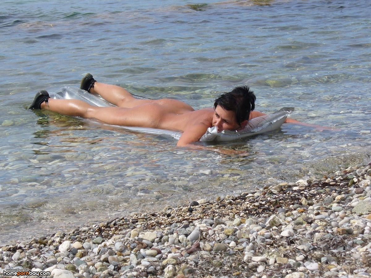 купаемся голыми на пляже фото 96